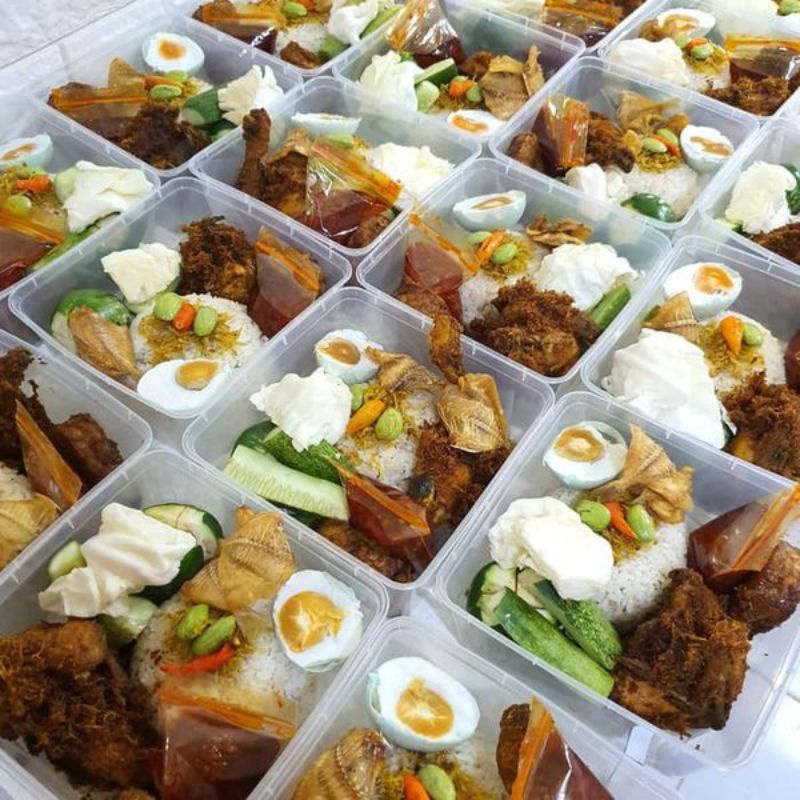 menu lengkap (Nasi, Lauk, Sayur dan Buah)