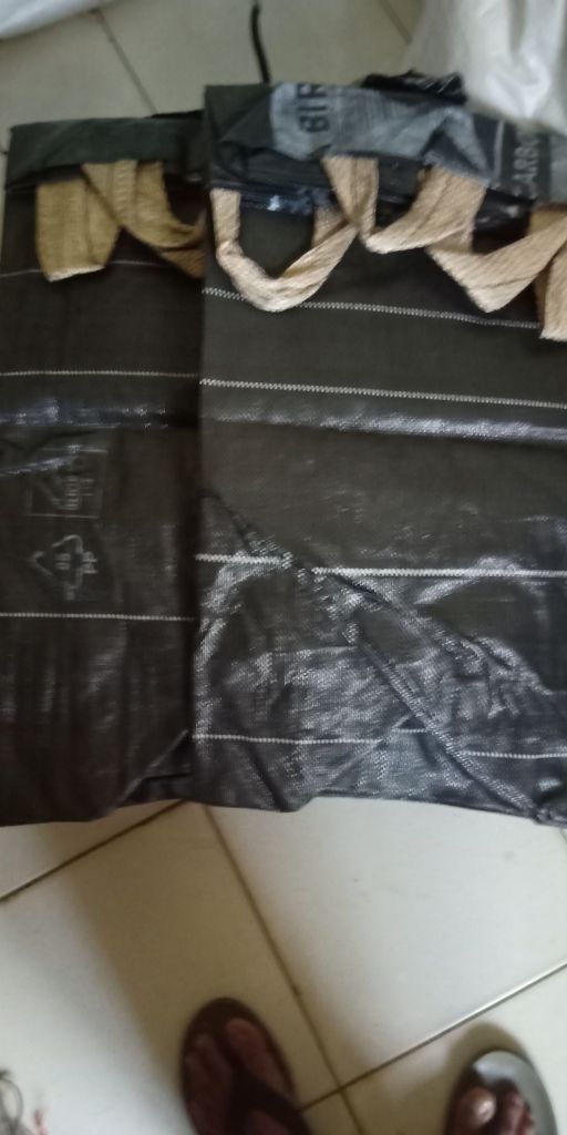 karung hitam