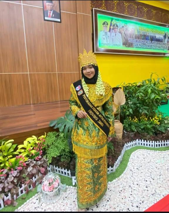 Baju Adat Jambi warna Hijau