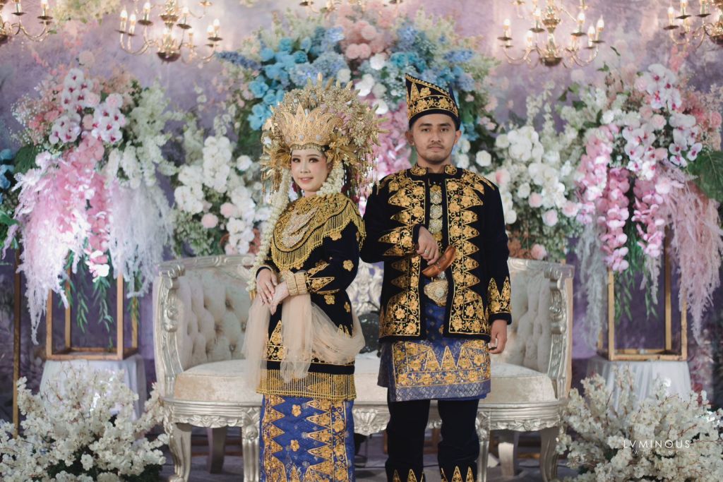 Baju Adat Jambi warna Biru Dongker
