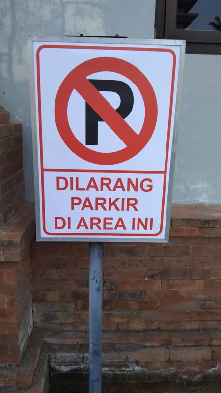 RAMBU RAMBU DILARANG PARKIR
