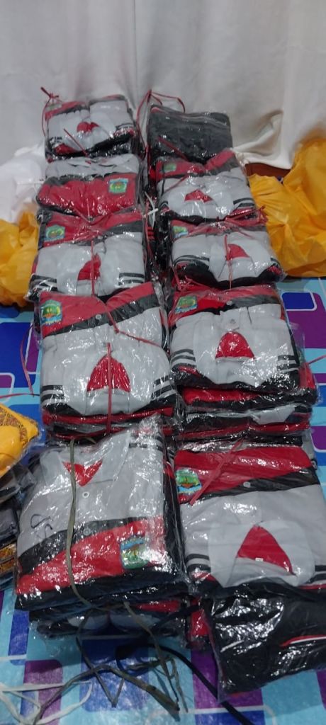 Baju stelan olah raga
