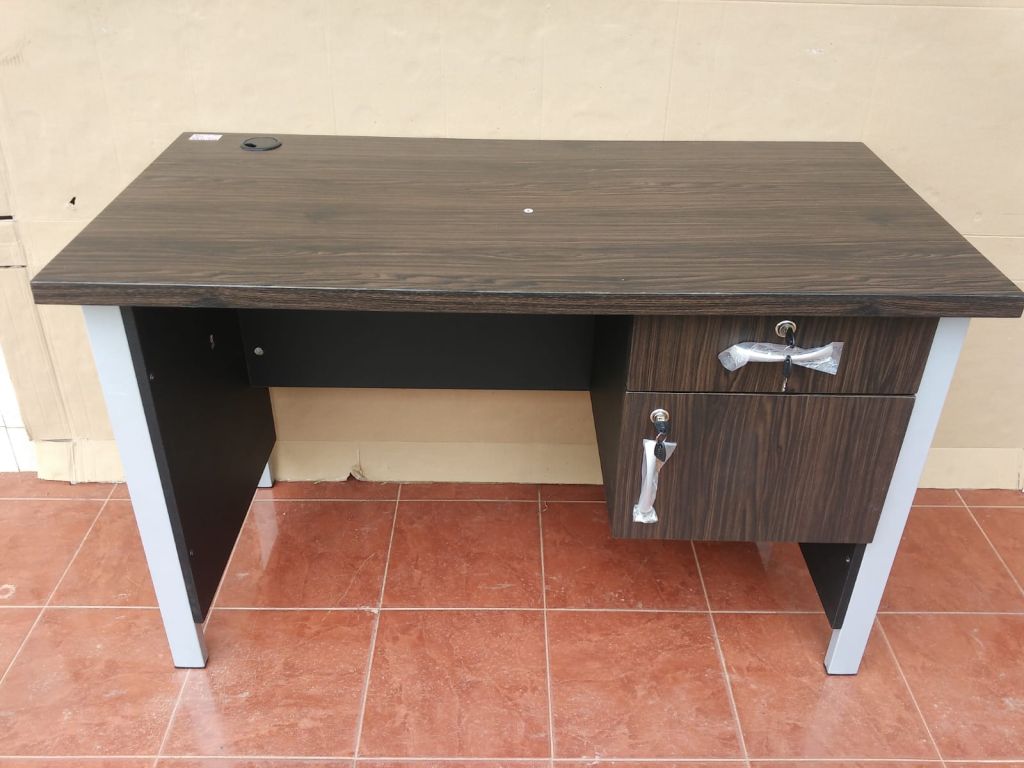 Meja Staff