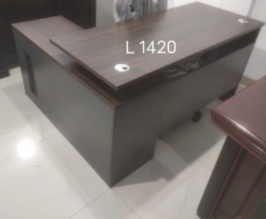 Meja Direktur