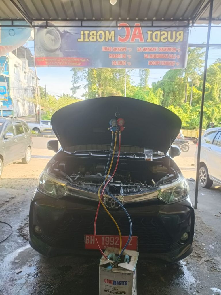 SERVICE AC, CUCI CONDENSOR, GT FREON, FILTER AC & FREON