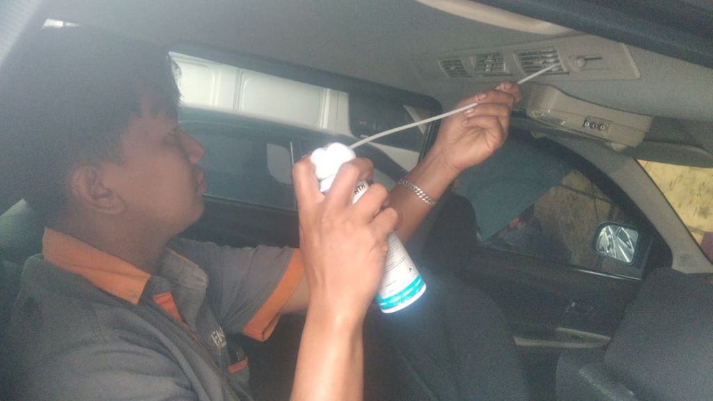 SERVICE AC, CUCI CONDENSOR, GT FREON, FILTER AC & FREON