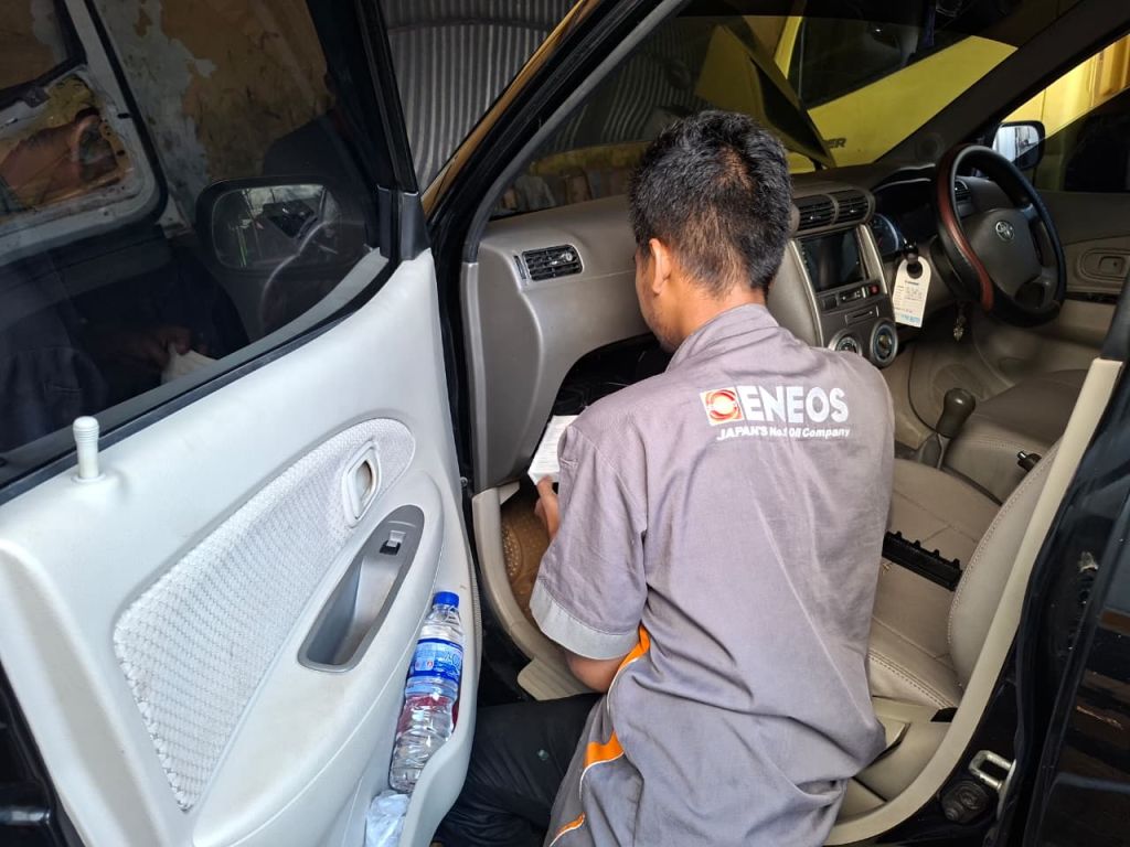 SERVICE AC, CUCI CONDENSOR, GT FREON, FILTER AC & FREON