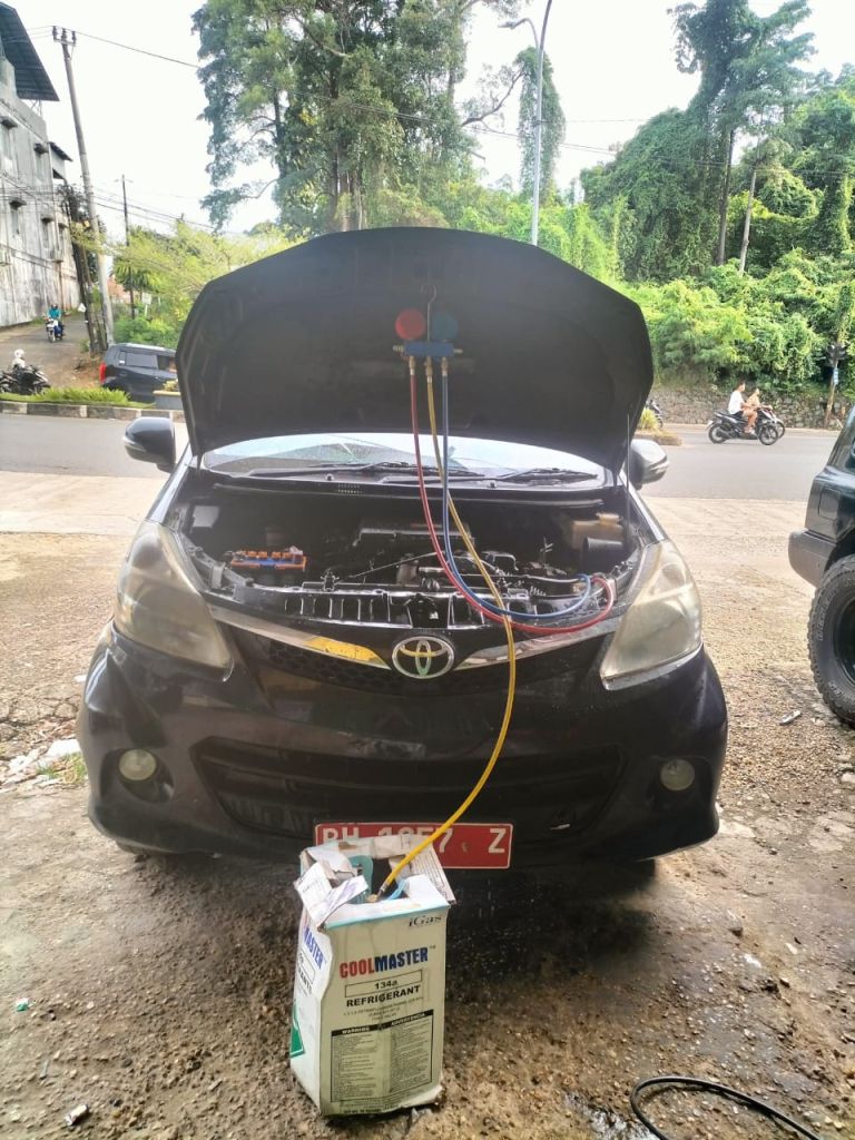 SERVICE AC, CUCI CONDENSOR, GT FREON, FILTER AC & FREON