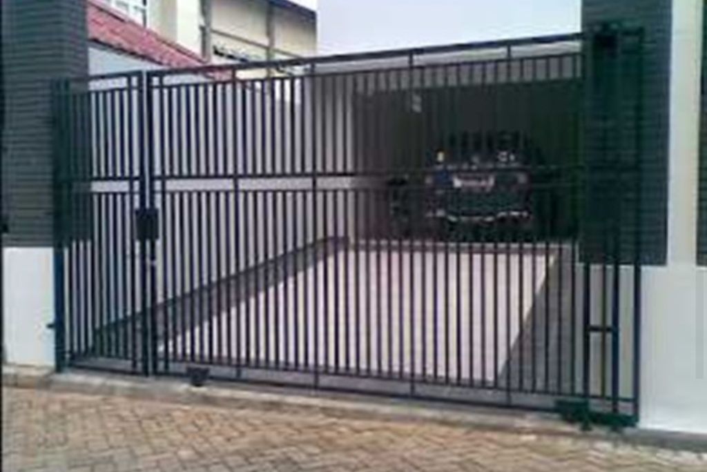 Pintu pagar besi